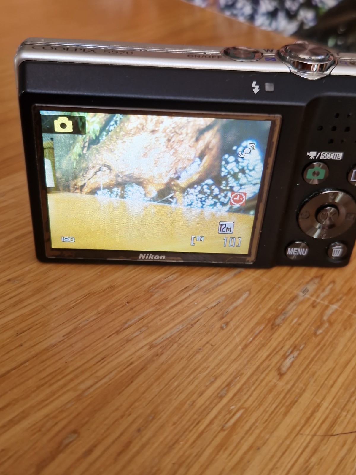 Nikon Digital Camera Coolpix S570 12 MP Silver + Case Battery Charger