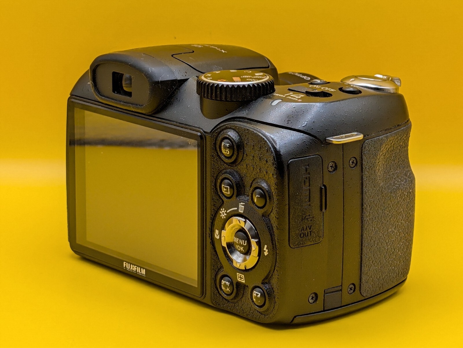 Fujifilm FinePix S2950 14mp