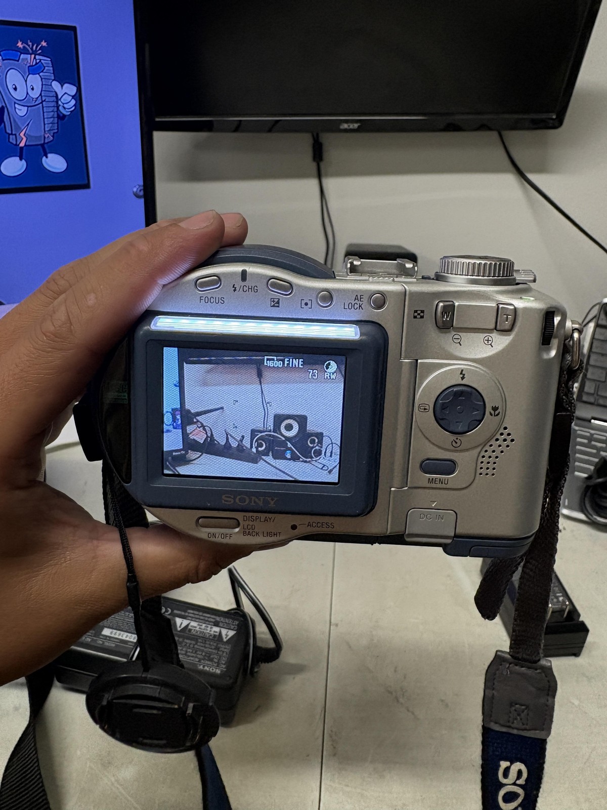 Sony Mavica MVC-CD200 Digital Camera 2.1MP Silver 3X Zoom CD-RW Kit Charger