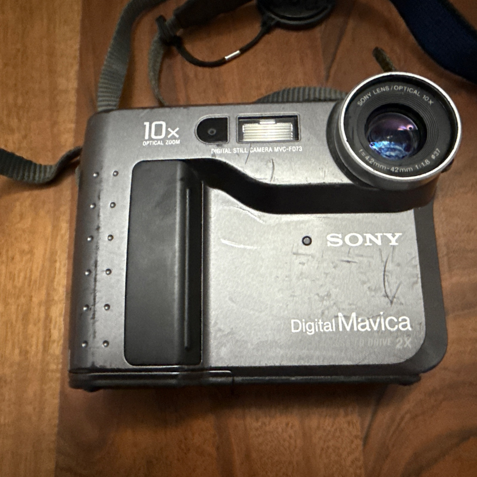 Sony Digital Camera Mavica MVC-FD73 0.4MP 10X Optical Zoom Floppy Disk UNTESTED