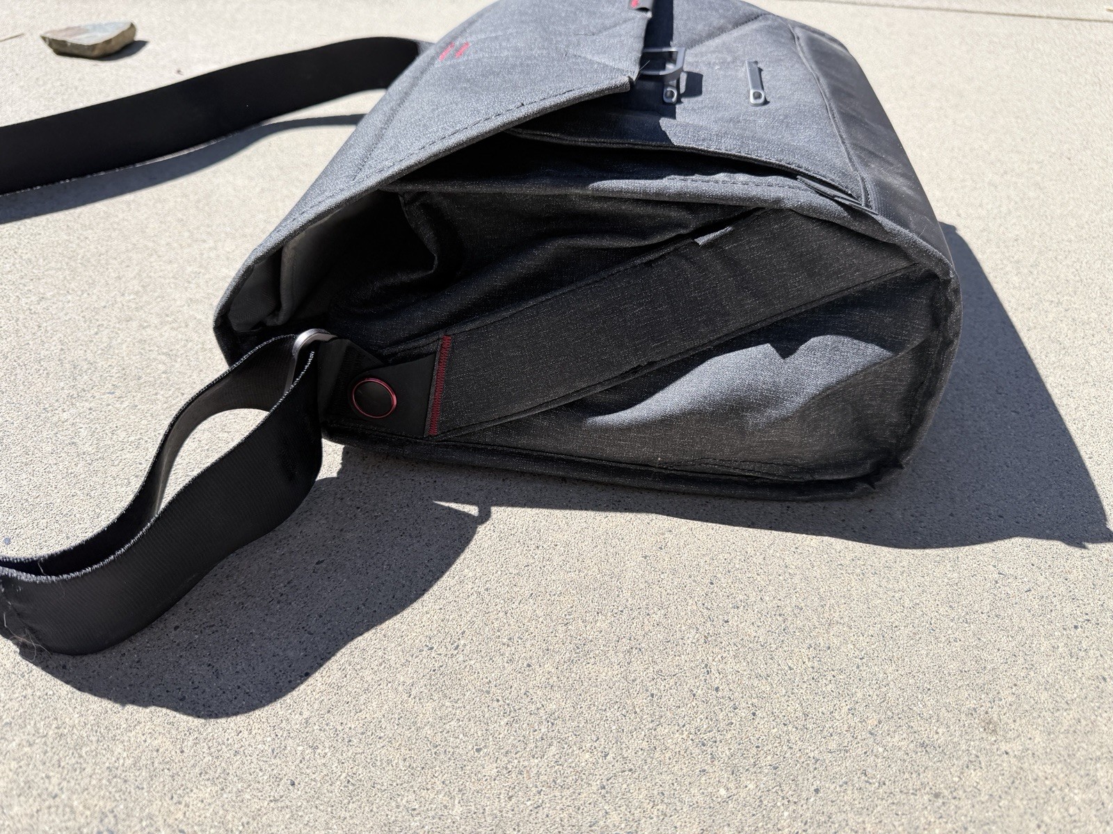 Peak Design Everyday Messenger 13″ Camera Bag w/ Strap Dividers Gray/Black