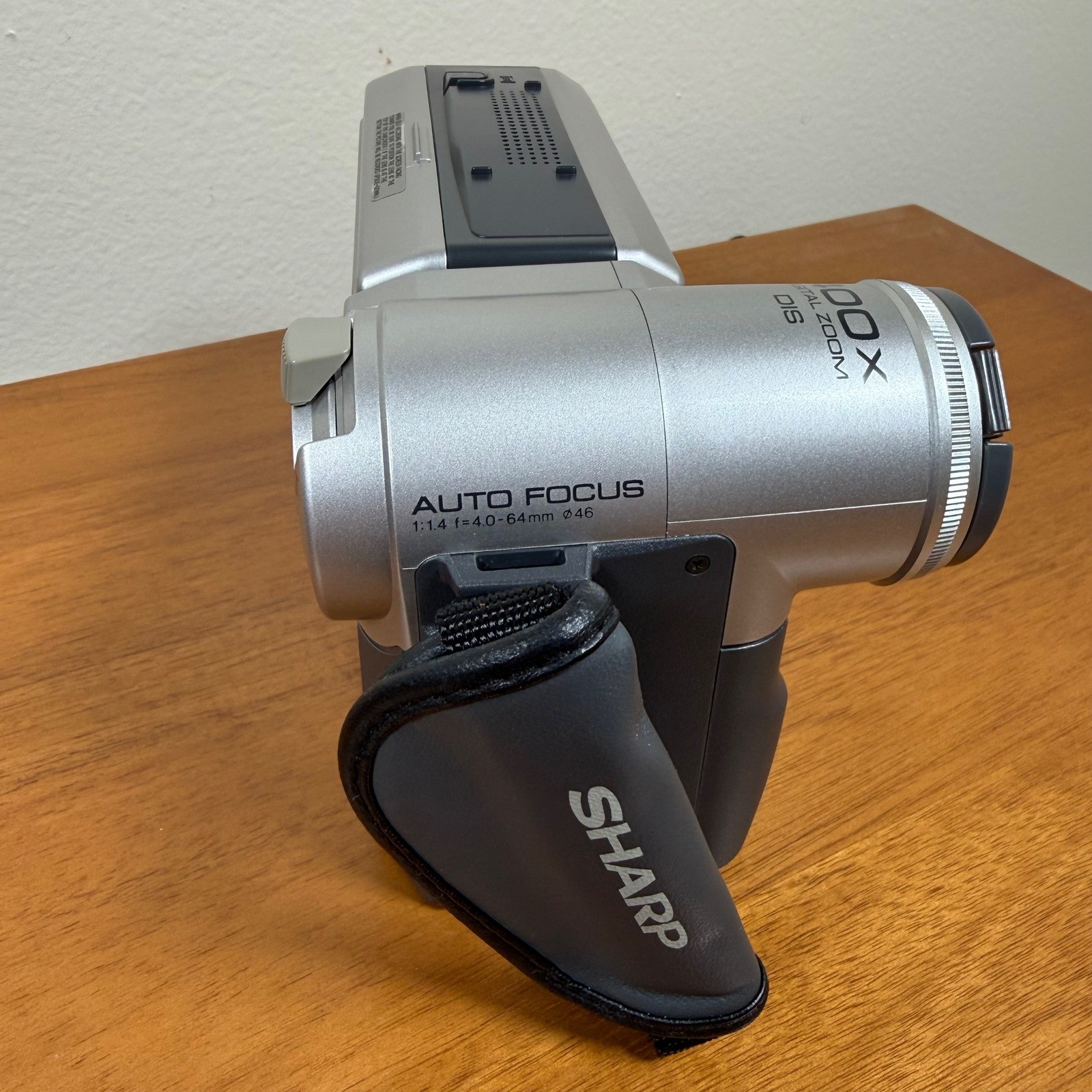 Sharp Viewcam VL-AH151 Hi8 Camcorder 400x Digital Zoom w/ Accessories No Battery