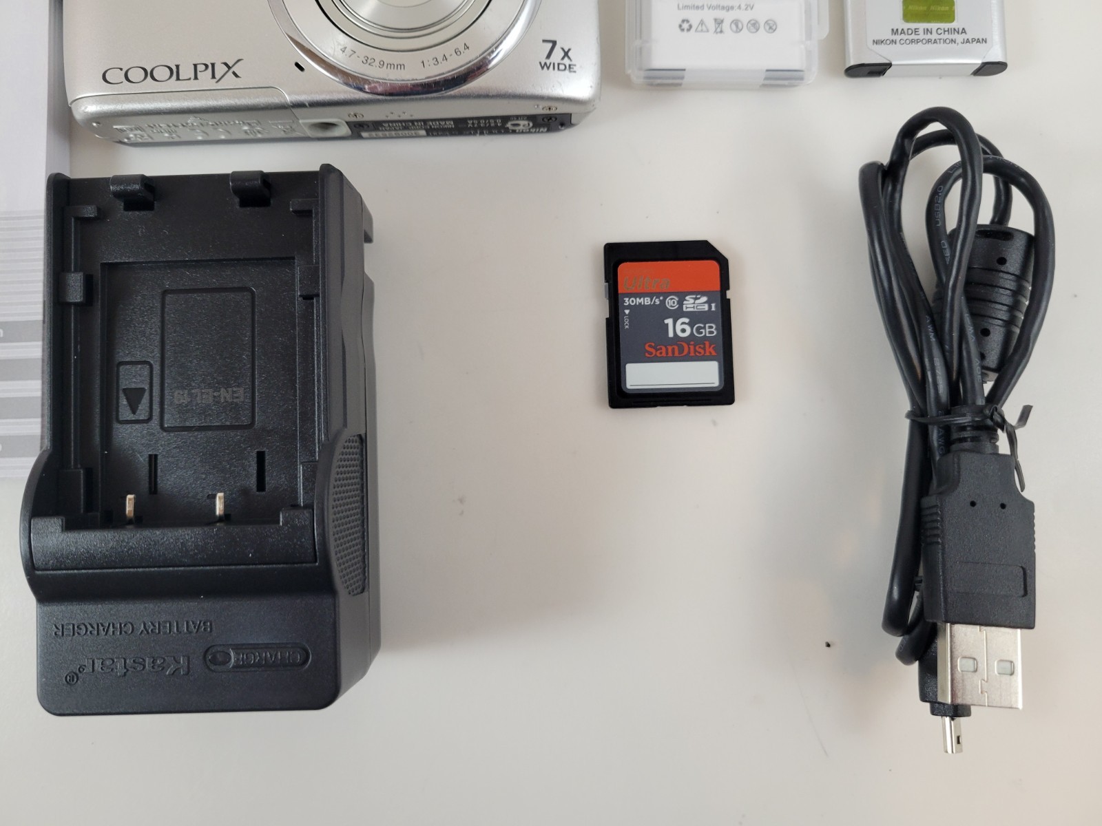 NIKON COOLPIX S3500 20.1MP 7X Wide Digital Camera Silver W/ 2 Batteries + Charg