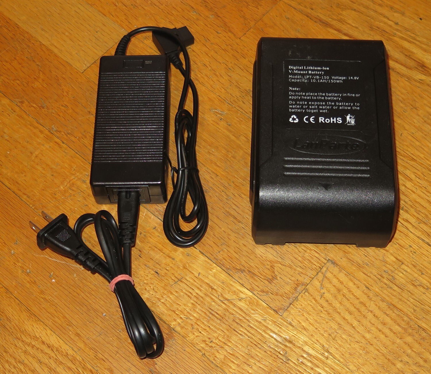 LanParte V-Mount LPT-VB-150 Lithium-Ion 14.8v 10.1Ah 150-watt Battery & Charger