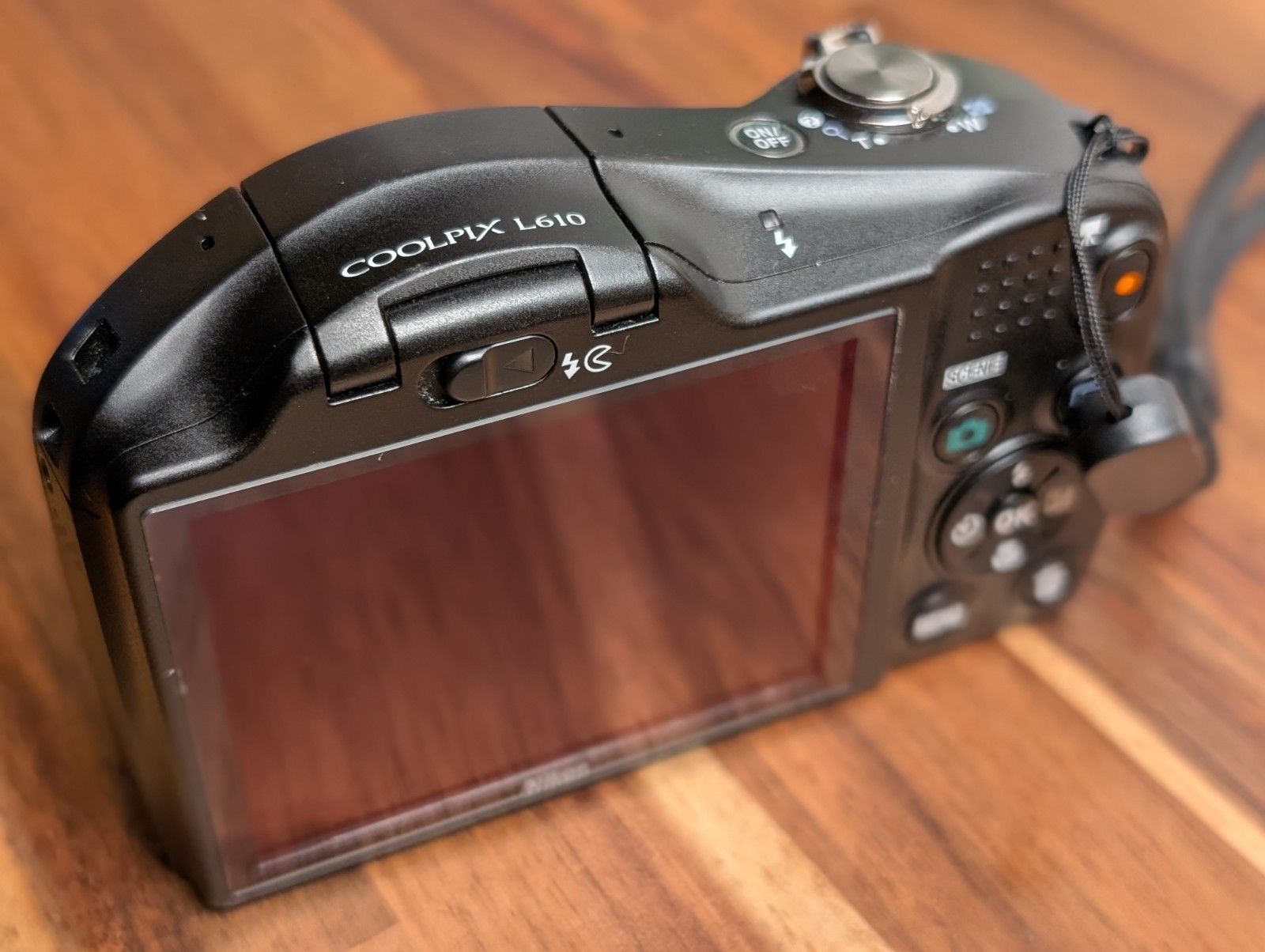 N MINT Nikon Coolpix L610 16.0MP Digital Camera 14x Wide Optical Zoom English ok