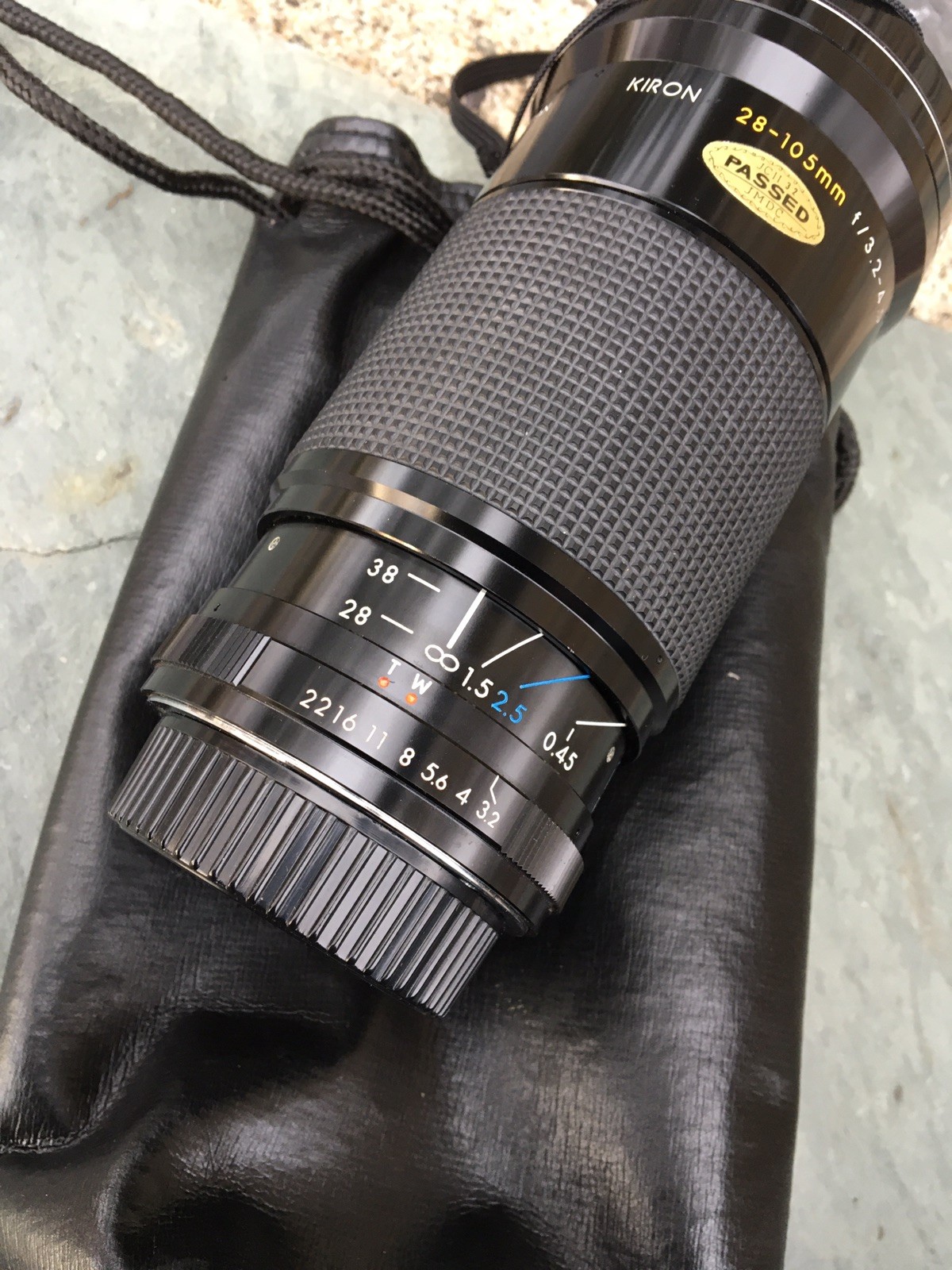 Kiron 28-105mm f/3.2-4.5 Macro 1:4 MC Lens w Lens Caps UV Filter & Bag Japan