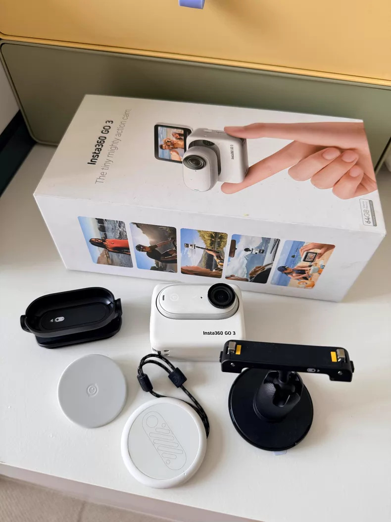 Insta360 GO 3 Action Camera 64GB White Mint Condition Full Set Original Box