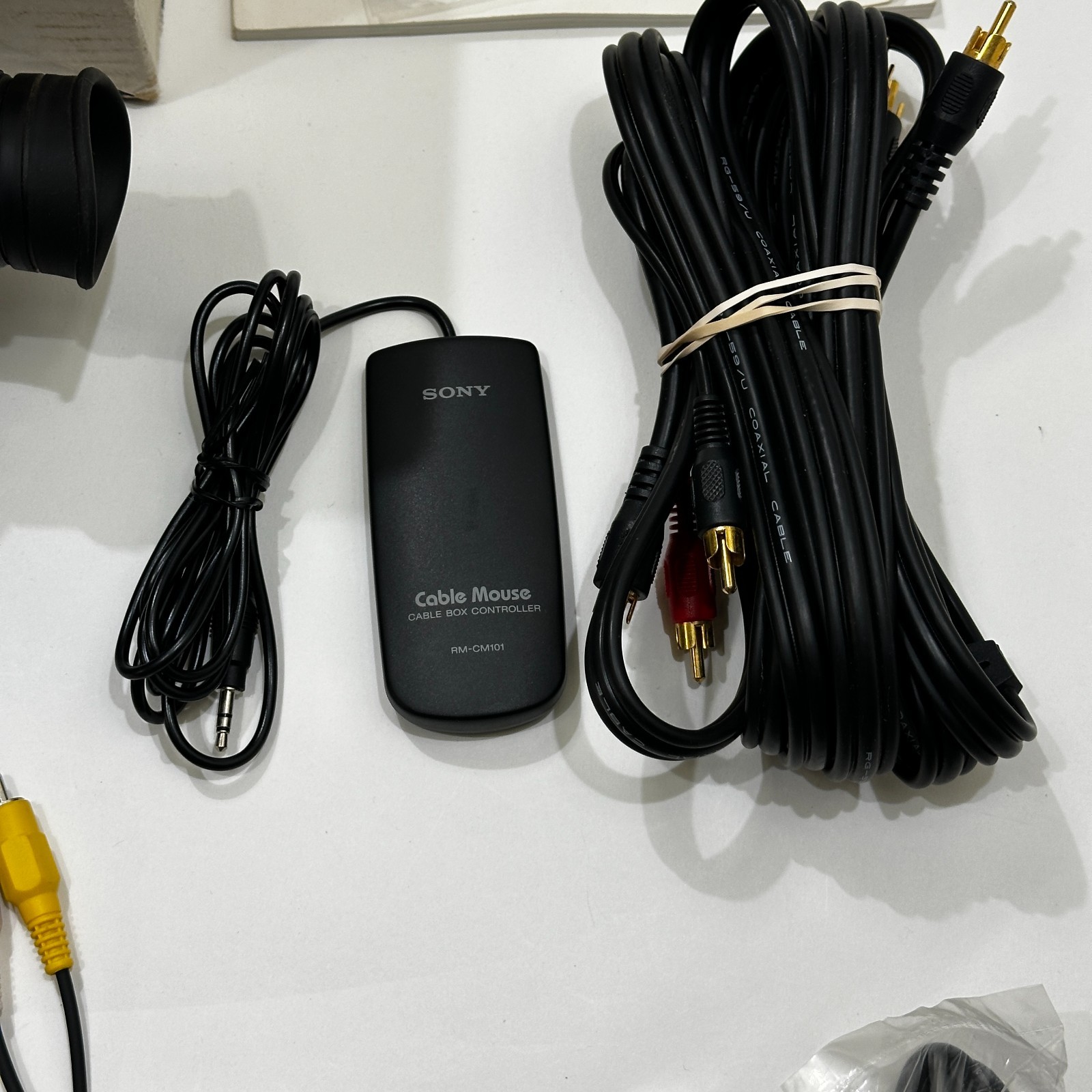 Sony CCD-V701 Video Hi8 Handycam Camcorder Bundle Box Untested