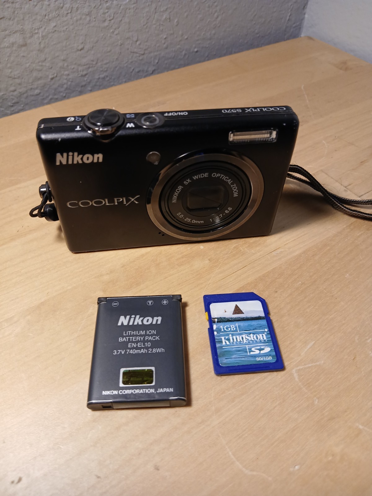 Nikon Coolpix S570 Black Compact Digital Camera – Tested & Working