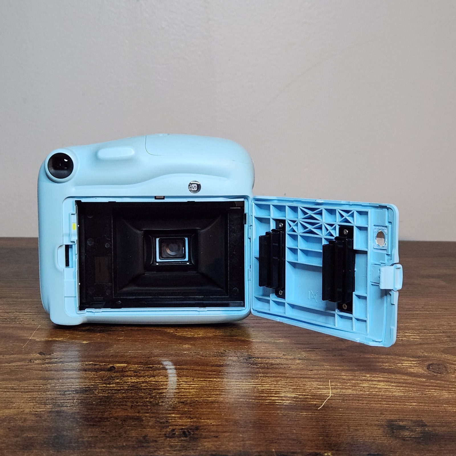 Fujifilm Instax Mini 11 Instant Film Camera – Sky Blue With Matching Case