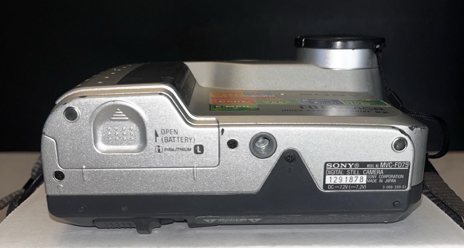 Sony FD Mavica MVC-FD75 Compact Digital Camera W/ Battery UNTESTED