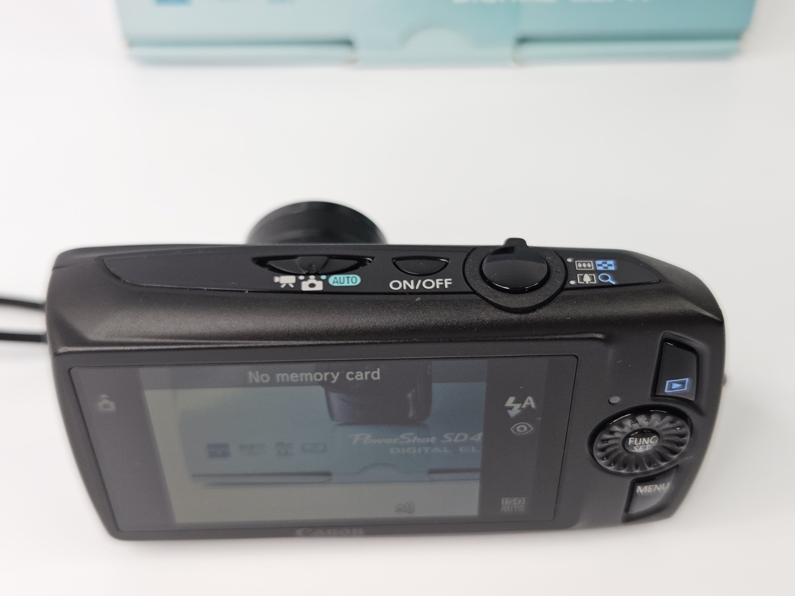 Canon PowerShot SD4000 IS Digital Camera w/Box 32GB SD Card & Case, Cables MINT!