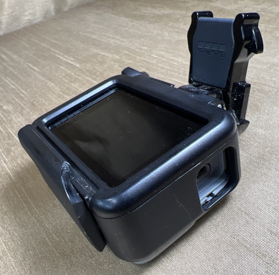 GoPro 7 White Hero 10MP 4K Action Camera 64gb SD Bundle – No Charge Port Cover