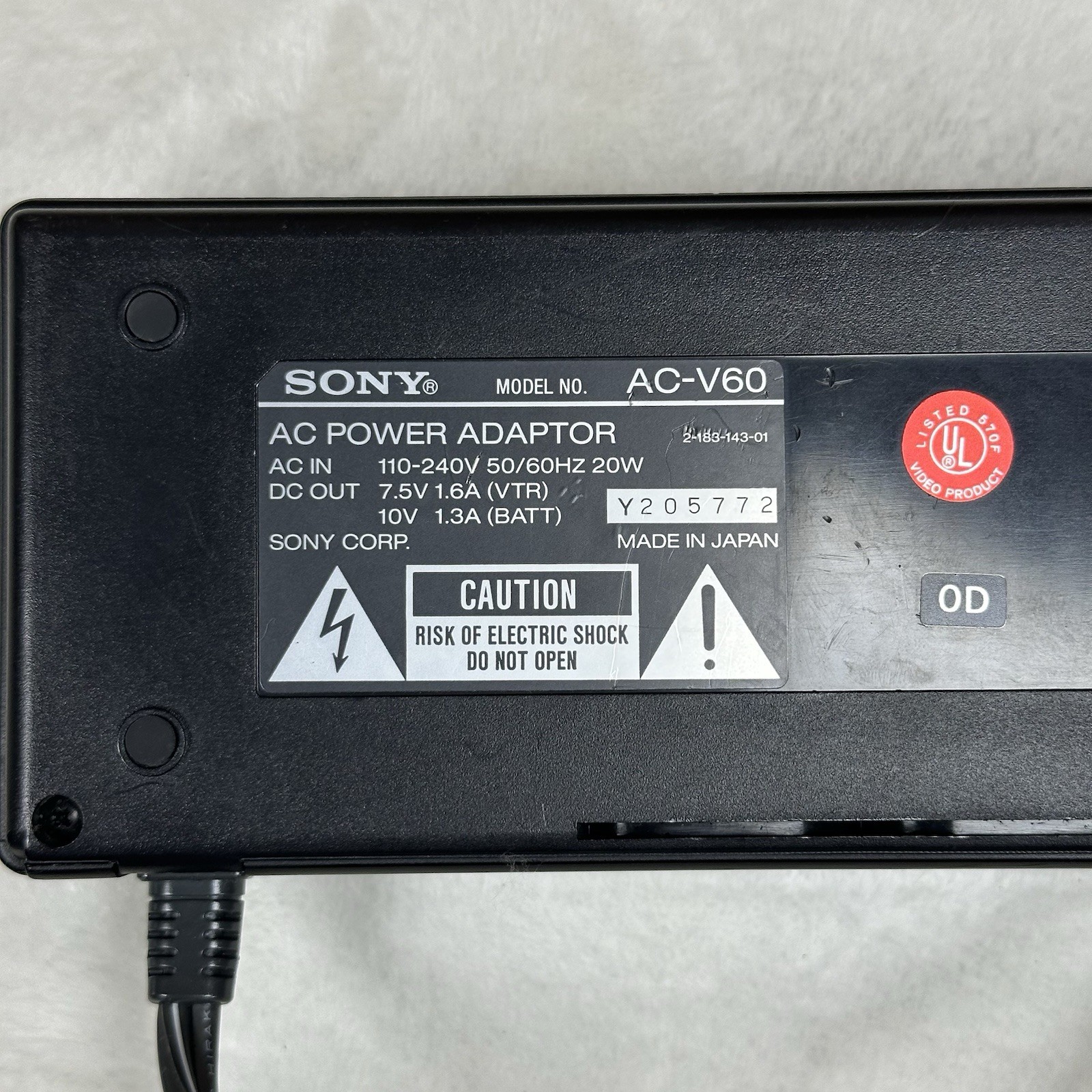 Sony Handycam Video 8 AC-V60 Power Adapter Charger & Np 68 Battery Tested