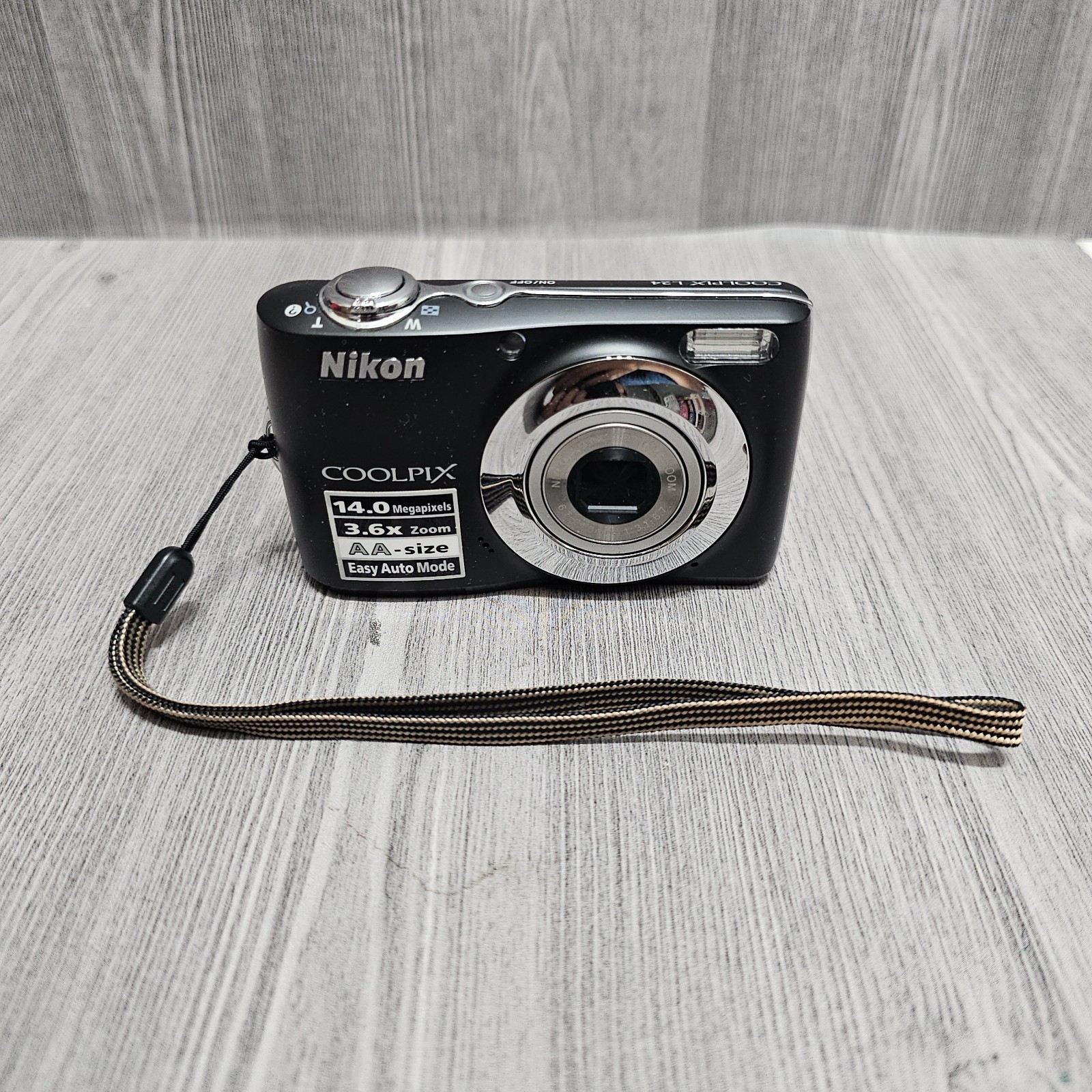 Nikon Coolpix L24 14 Mega Pixel Digital Camera For Parts Or Repairs Only
