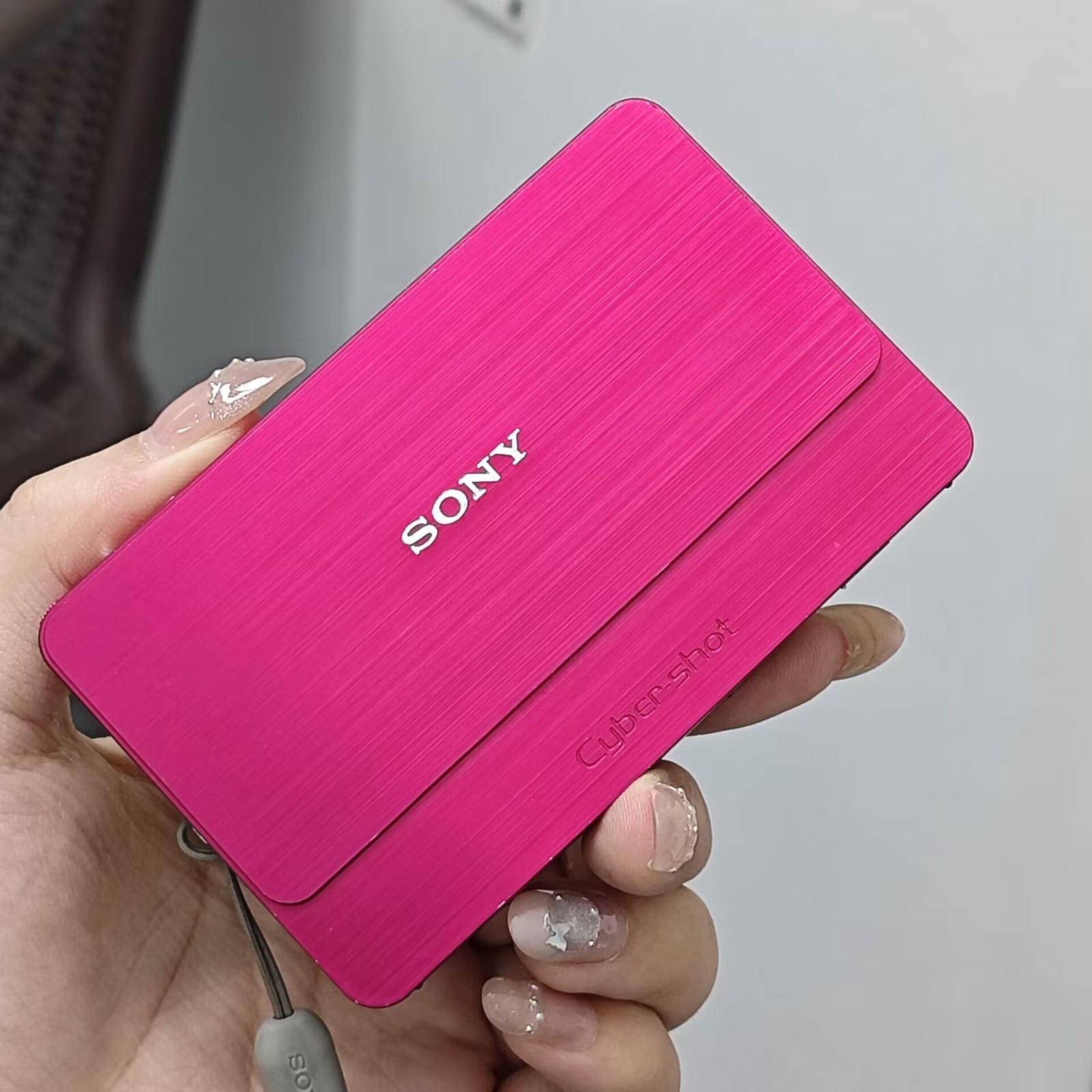 SONY Cyber-shot DSC-T700 Digital Camera 10.10 MP 4X Zoom Touch Screen Pink