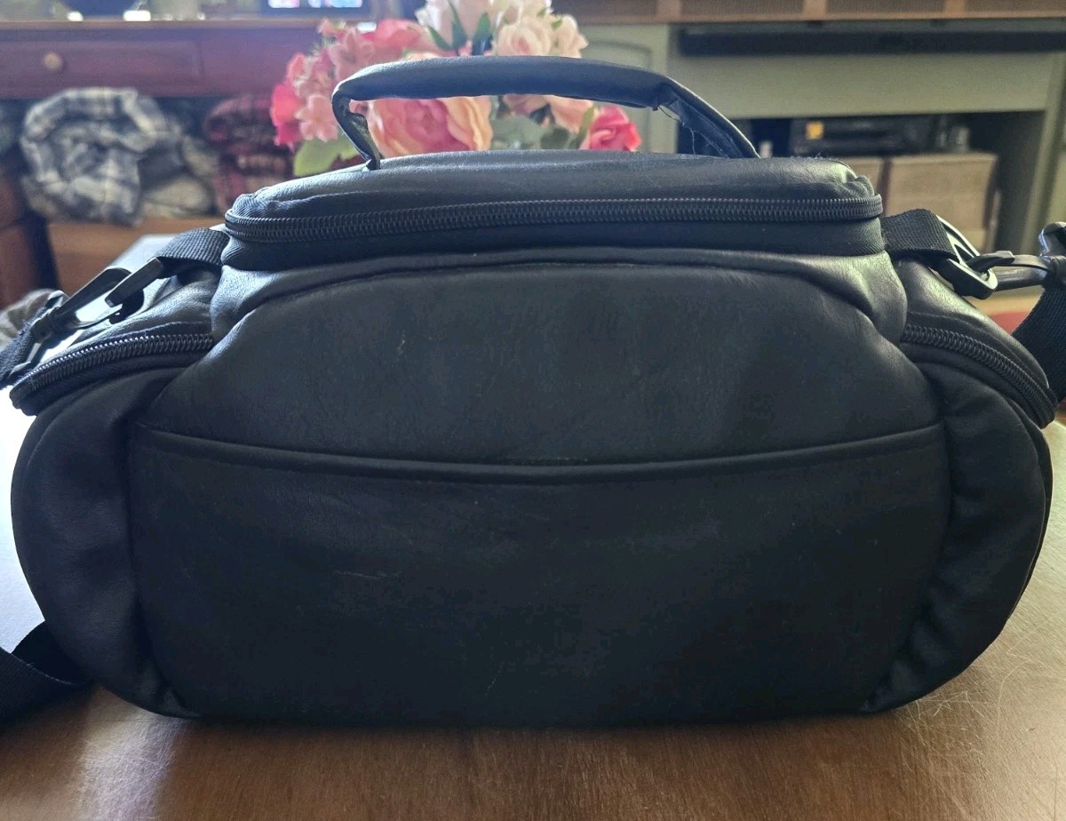 Panasonic Palmcorder Vhsc Camcorder 300x Digital 26x Zoom Lens Untested With Bag
