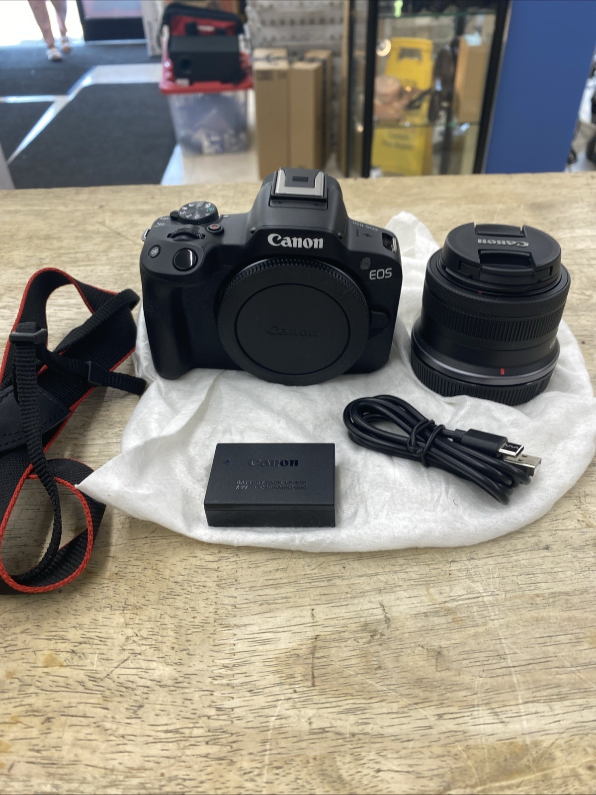 Canon EOS R50 Mirrorless Digital Camera RF-S18-45mm F4.5-6.3 Lens 24.2 MP NEW