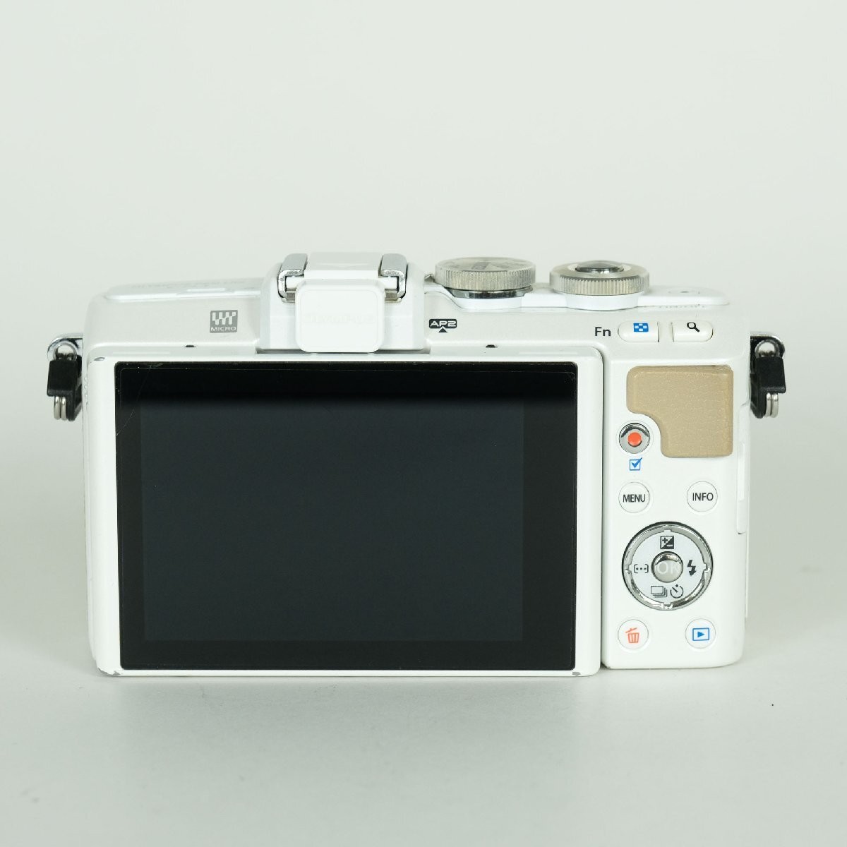 Olympus PEN Lite E-PL7 Body White Micro Four Thirds Camera with Flip Screen