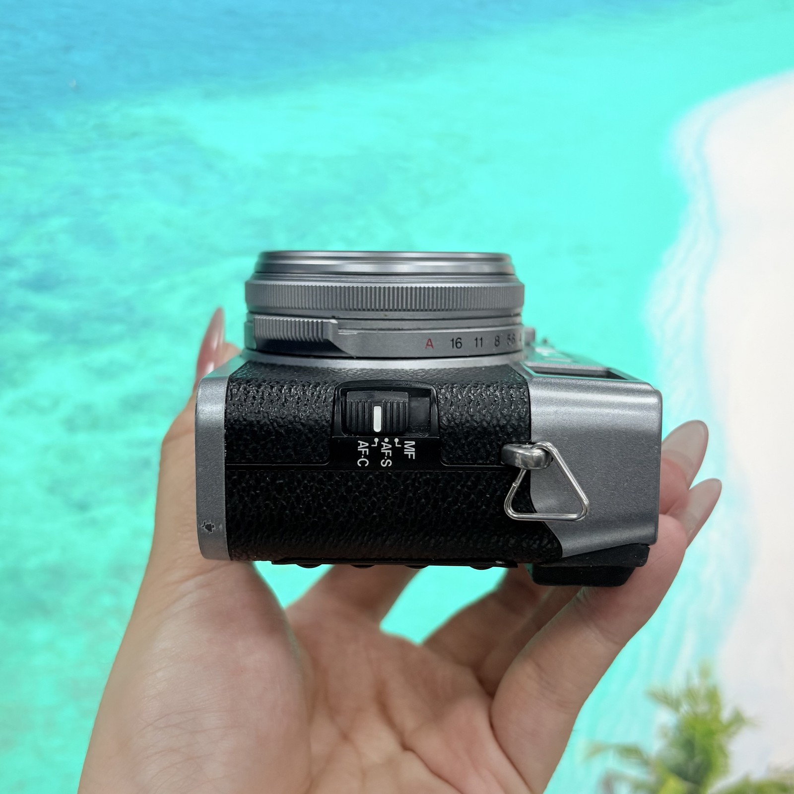 Fujifilm X100 12.3MP APS-C CMOS EXR 4x Optical Zoom Digital Camera -90%NEW