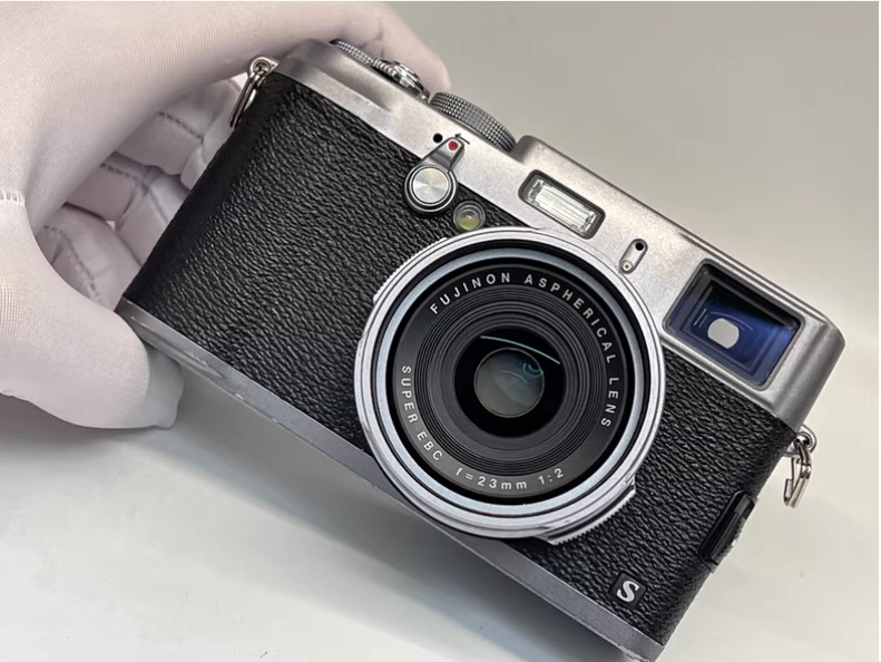 FUJIFILM FinePix X100S Silver 16.3MP Compact Digital Camera Point & Shot 90%New