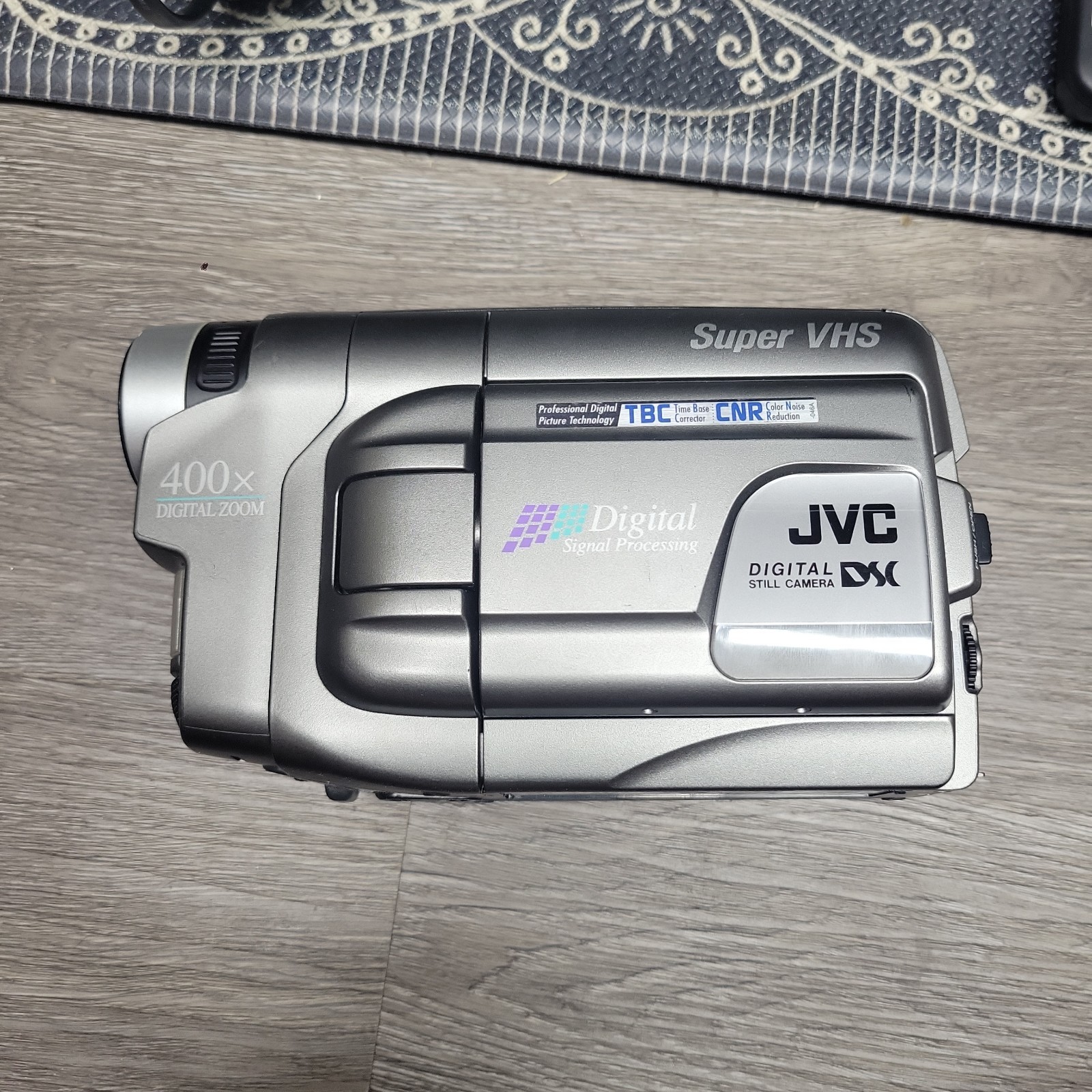 JVC GR-SXM920U 400X Zoom Super VHS Camcorder Compact Record/Playback