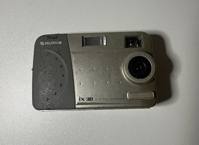 Fujifilm IX30 Digital Camera UNTESTED NO BATTERY