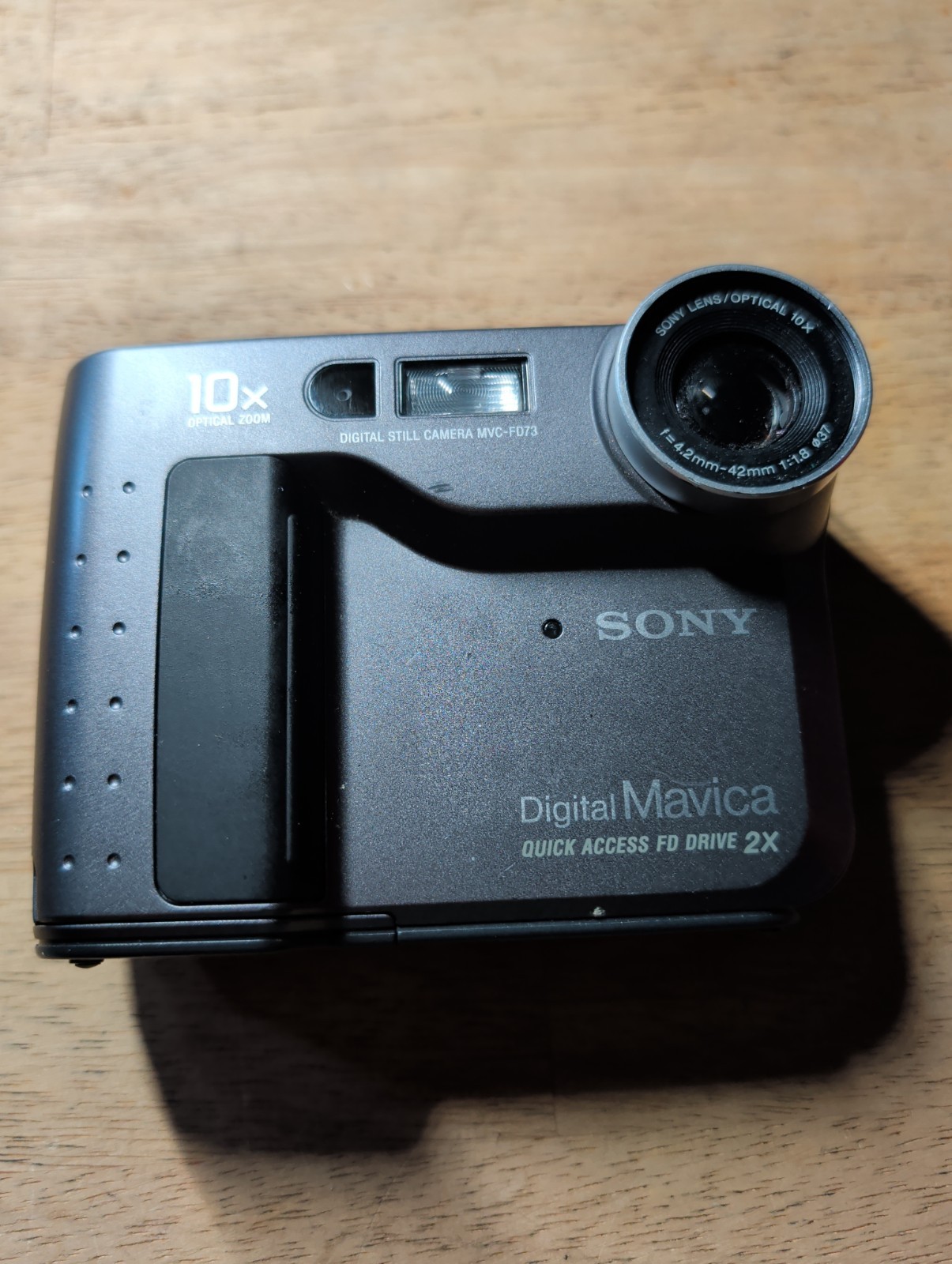 Sony Mavica MVC-FD73 Digital Camera 0.4MP, 10x Optical Zoom No Battery