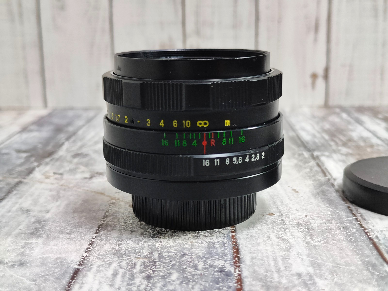 KMZ Helios 44M lens 58mm 1:2 A/M aperture fits M42 mount.