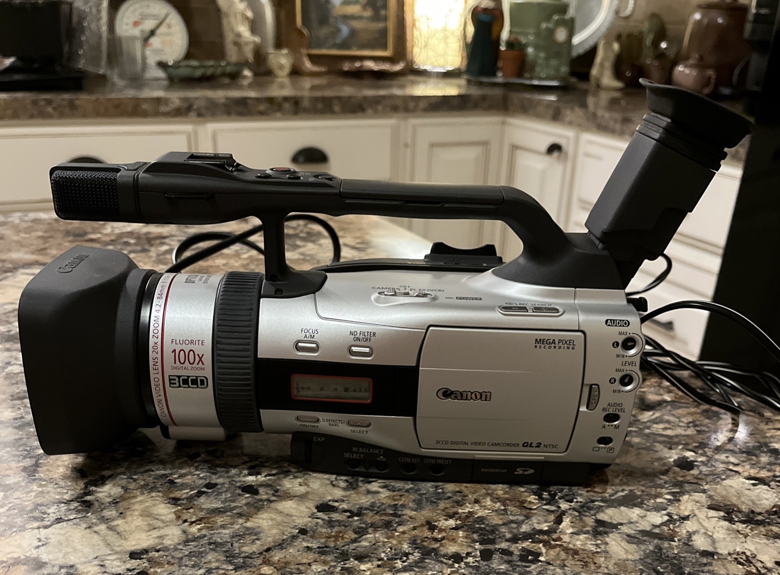 Canon 3CCD Digital Video Camera GL2 NTSC w/ Battery Charger – No Battery-TESTED