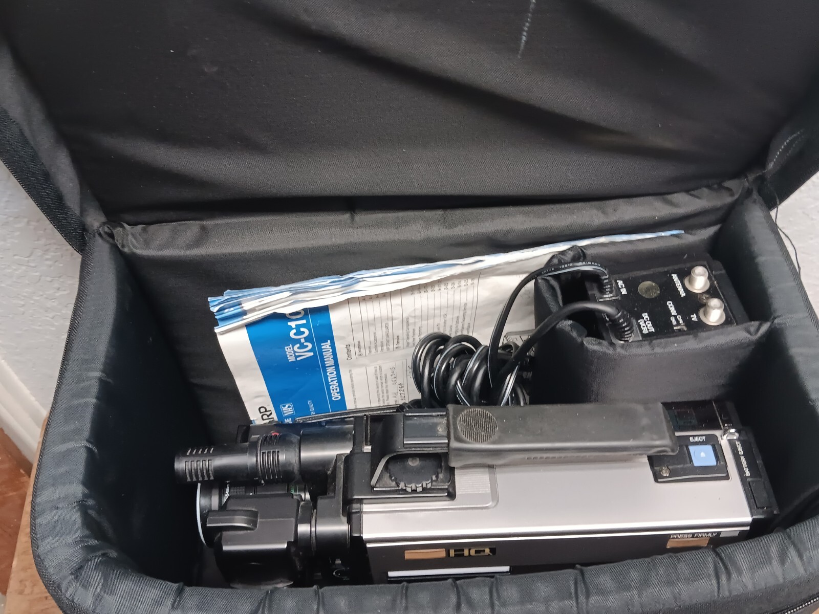 Vintage Sharp VC-C10U Camcorder W/ Sharp Bag SEE PICS/UNTESTED