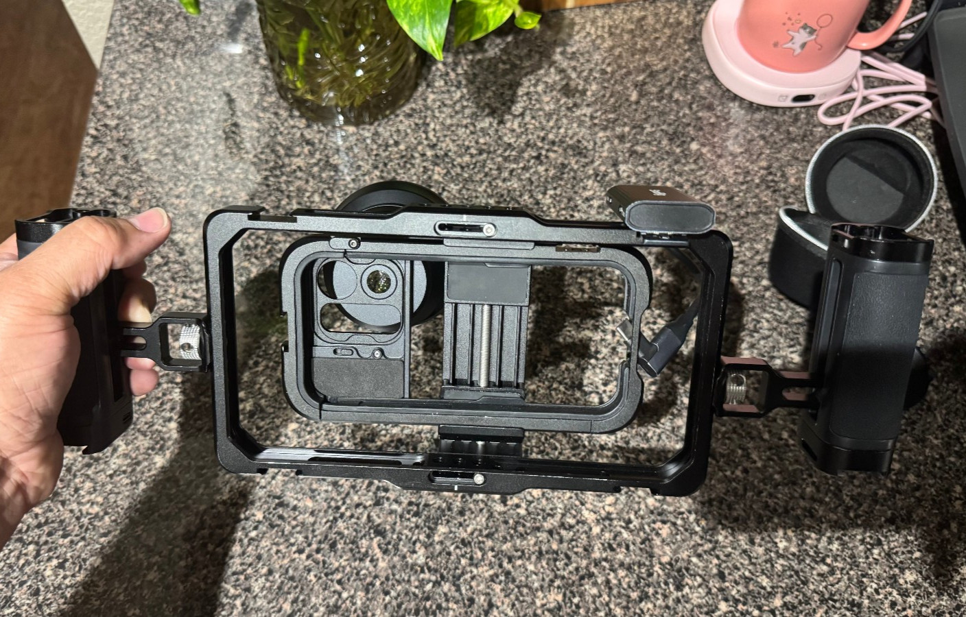 NEEWER Phone Rig w/Dual Handle, phone cage Iphone 15pro, smallrig usb hub