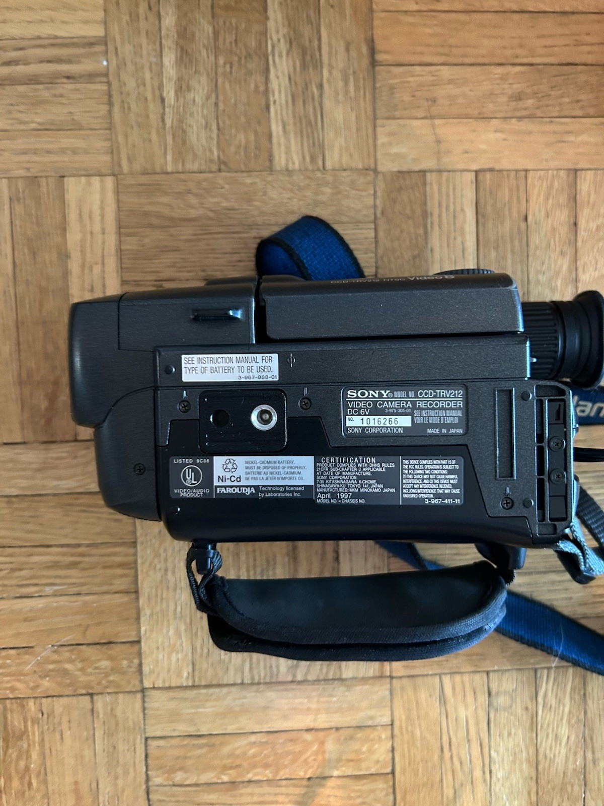 Sony Handycam Vision CCD-TRV22 Video8 Camcorder 26x SteadyShot LCD Gray*Tested*