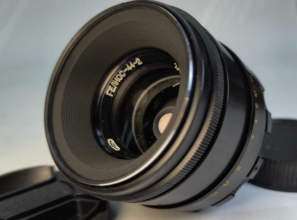 Belomo Helios 44-2 58mm f/2 Soviet Legendary Swirled Bokeh lens M42 Mount USSR