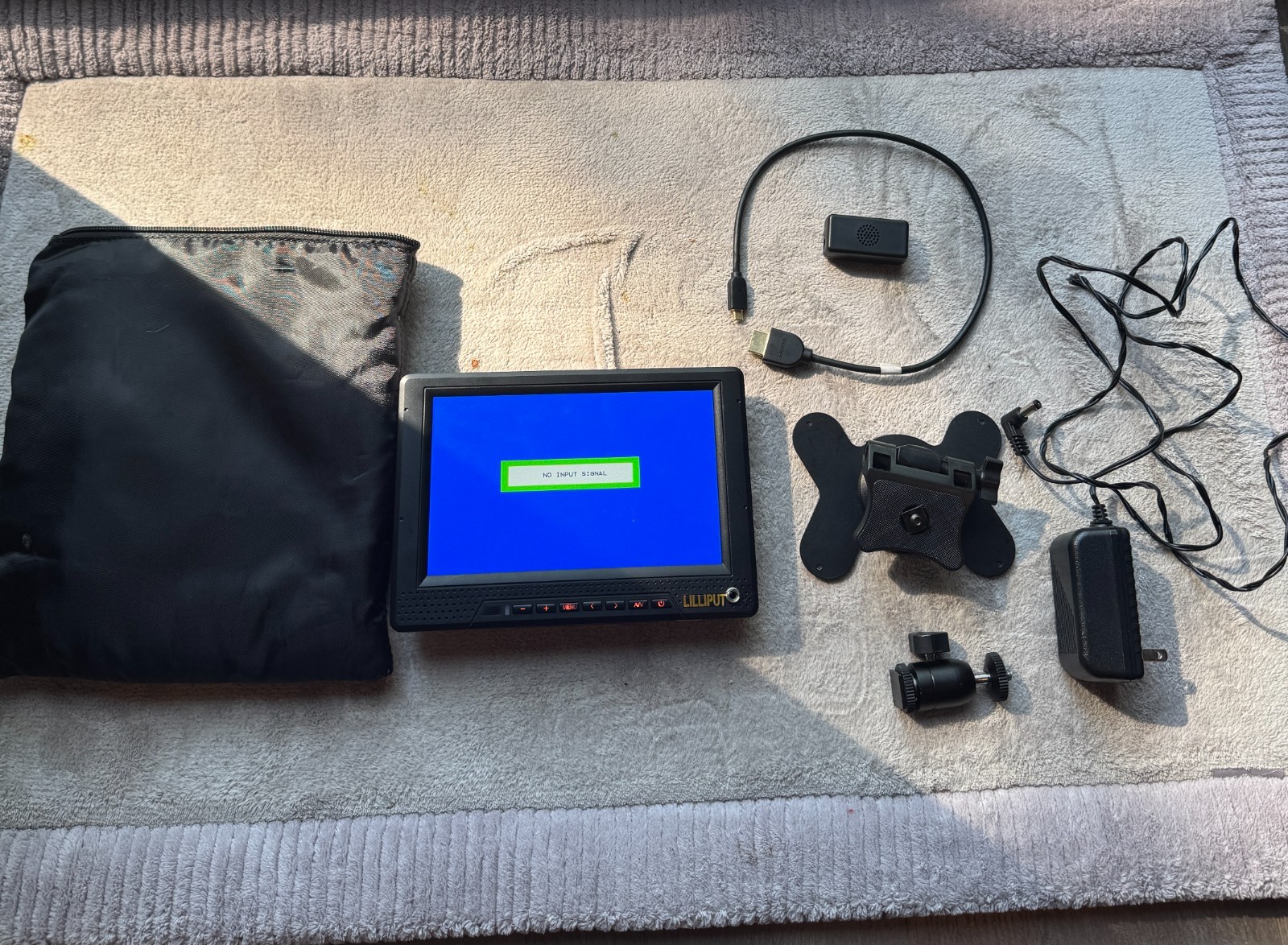 Lilliput 7″ HD Field Camera Monitor Bundle | HDMI, Battery, Mount, AC Power