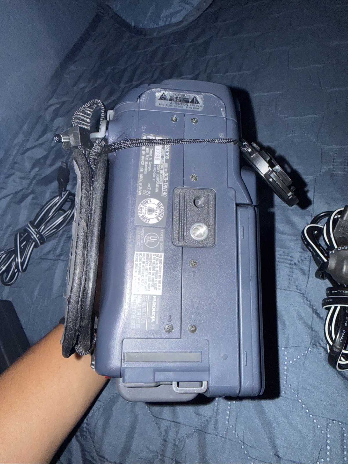 Sony Handycam DCR-TRV140 NTSC Digital 8 w/Nightshot – TESTED W/ Adapter Charger