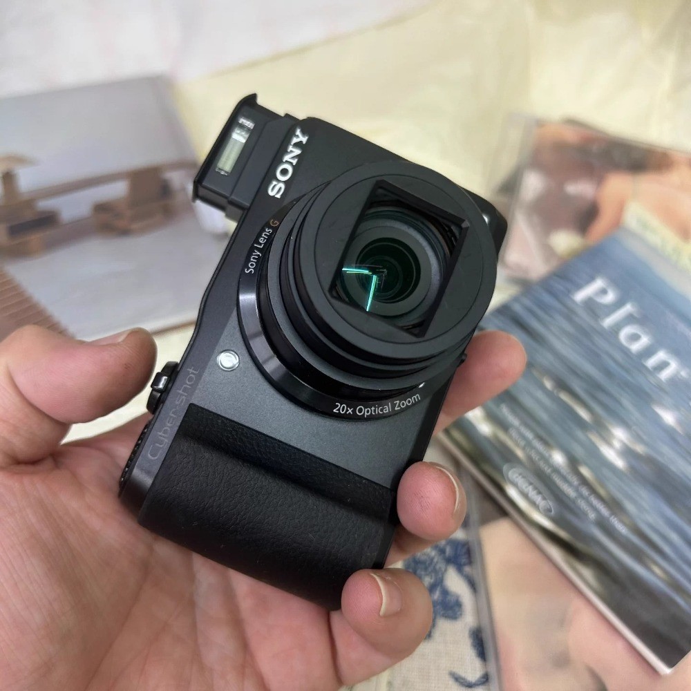 Sony Cyber-shot DSC-HX30/ HX30v 18.2MP 20x Optical Zoom Digital Camera -Black