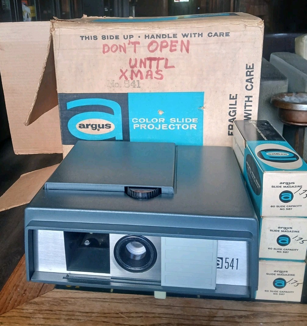 Vintage Argus A541 Slide Projector W/slide Projector Trays Bundle (R)