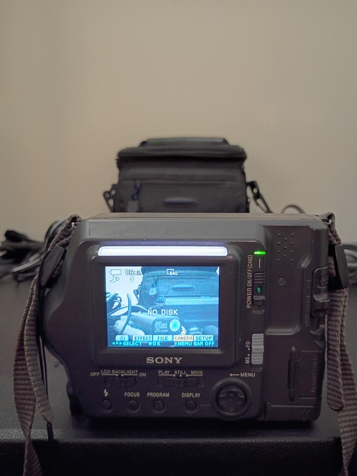 Vintage Sony FD Mavica 2.0MP Digital Camera MVC-FD200 Dual Media 6X Zoom Bundle