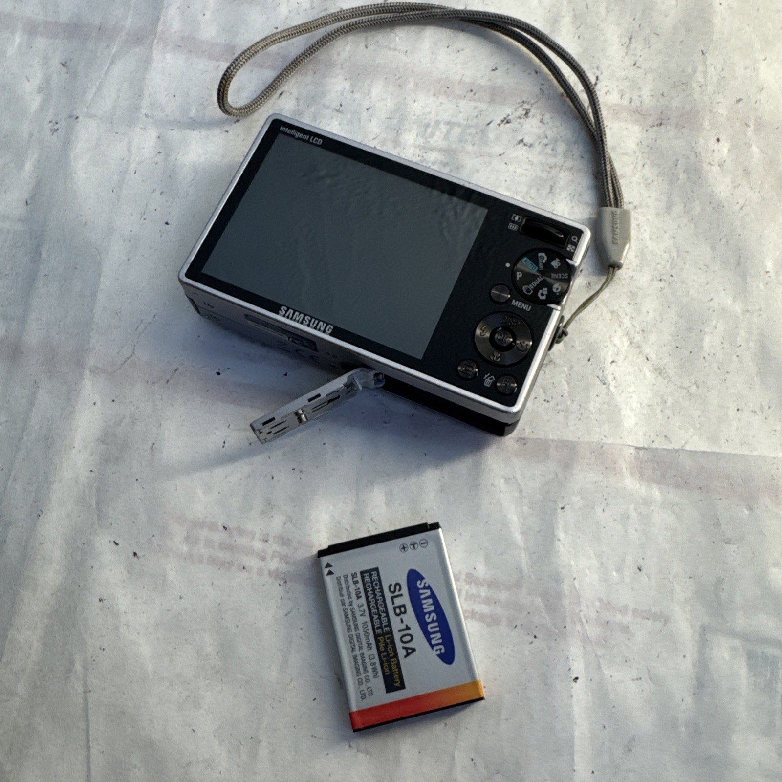 Samsung SL620 12.2MP Flash Optical Zoom Compact Digital Camera Charger Works