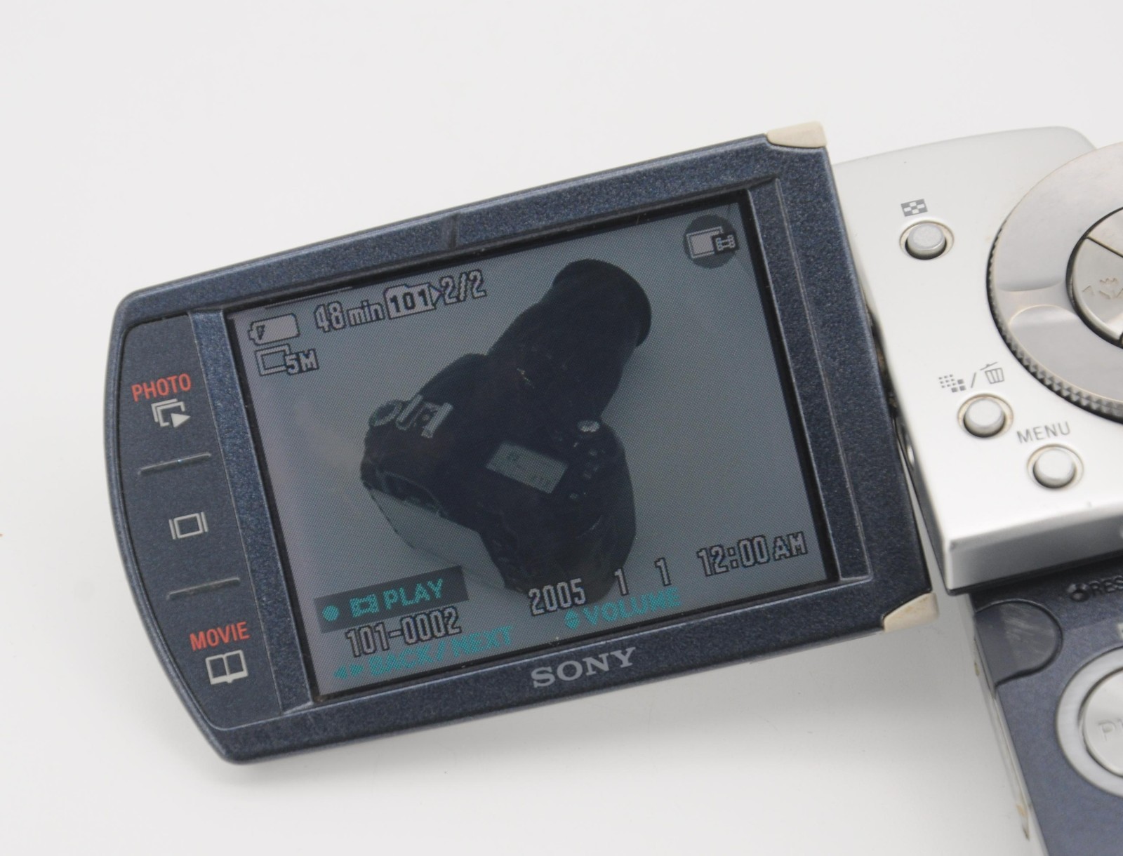Near Mint –Sony Cyber-Shot Digital Camera DSC-M2 ( 5.1 Megapixel )–Silver