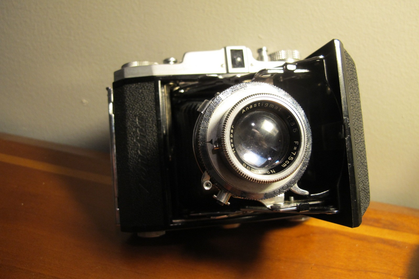 VINTAGE ZENOBIA FILM CAMERA WITH 6×4.5 cm 75mm F3.5 HESPER DOC Rapid LENS