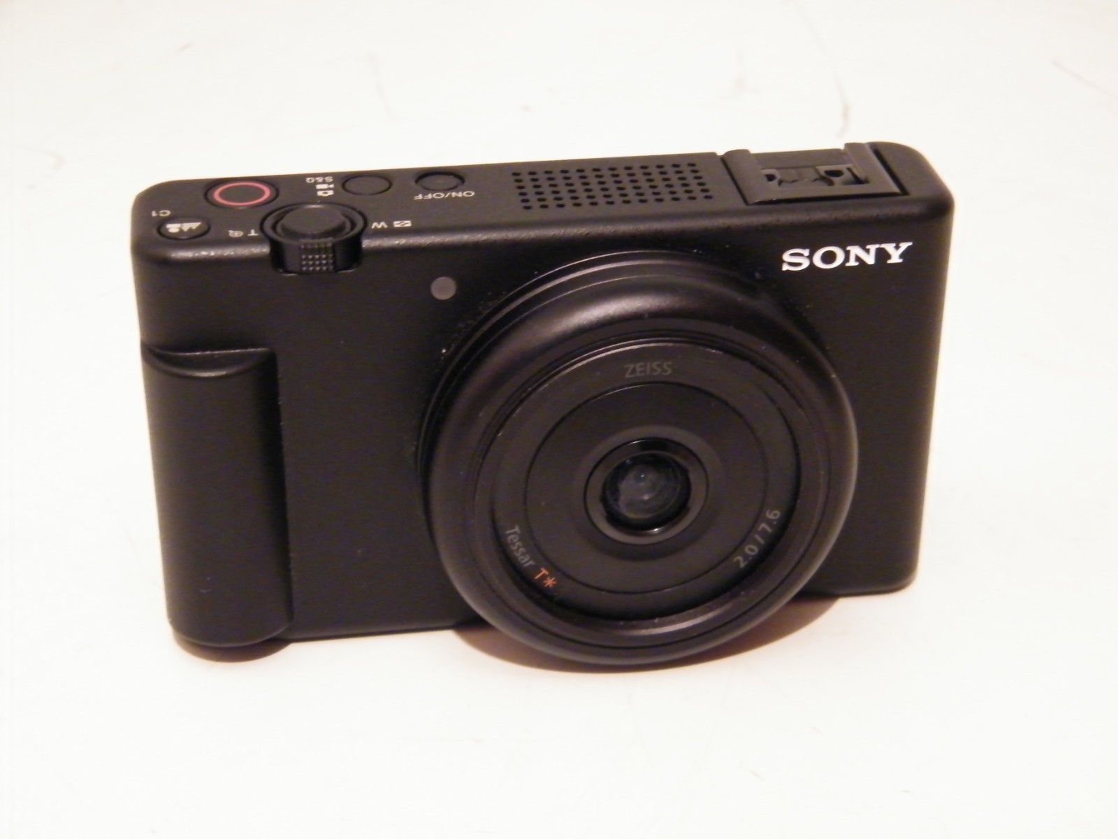 Sony ZV-1F 20.1MP Vlogging Cam Black 4K Video Auto Focus W/ 256SD Card * MINT *