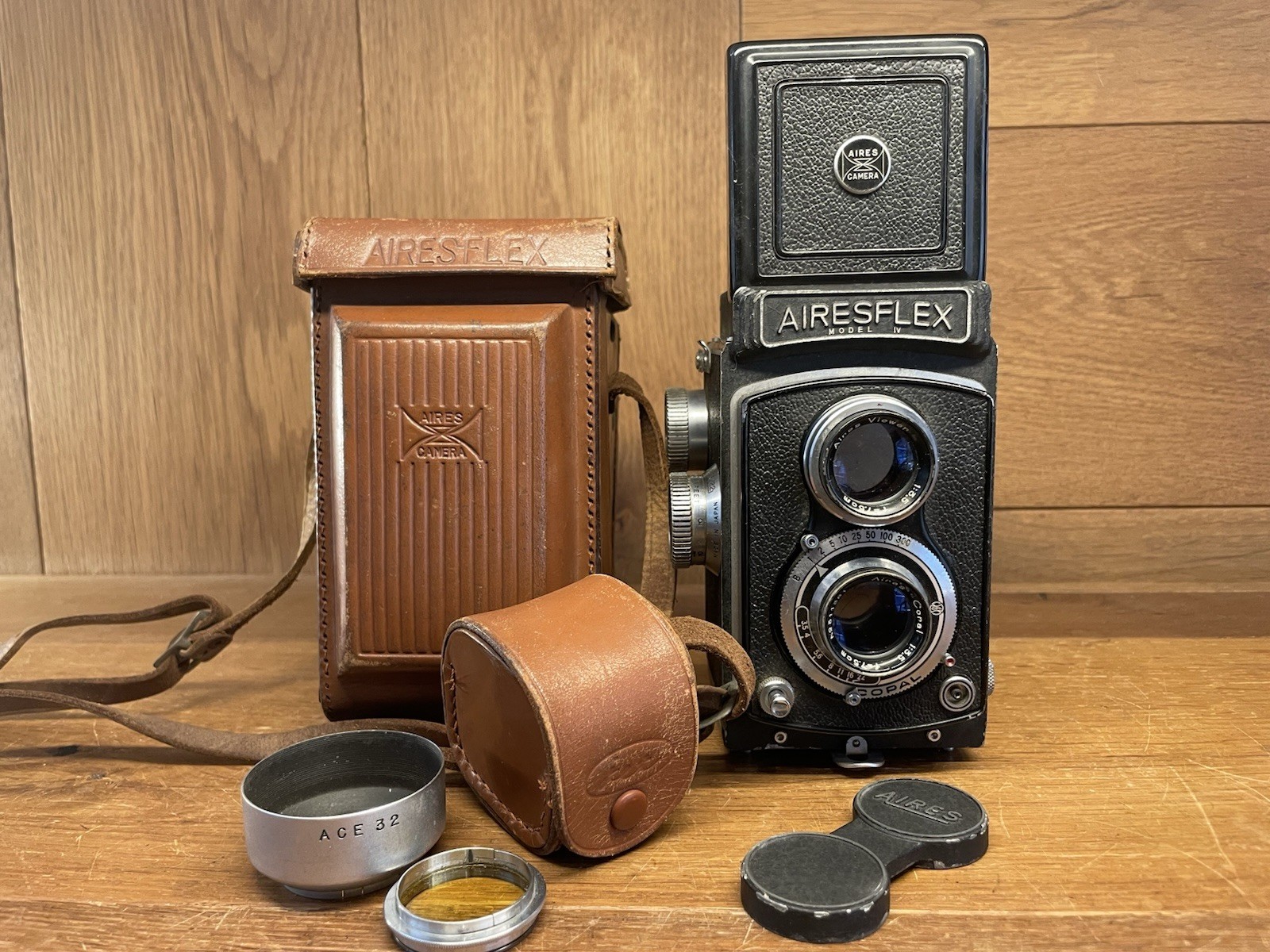 *Opt Mint* Aires Airesflex Model IV TLR Film Camera Coral 75mm F/3.5 From Japan