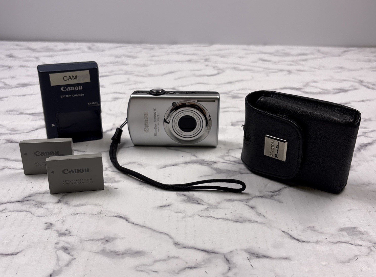 Canon PowerShot SD 880 IS Digital ELPH 10.0MP 4x W 2 Batteries & SD Card Tested