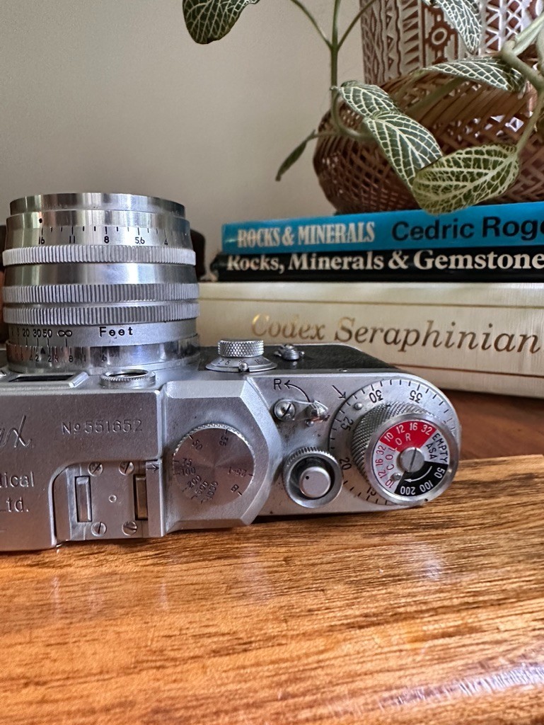 Leotax f, Showa Optical Works, Ltd. Rangefinder Camera w/ 50mm f/2 Topcor Lens