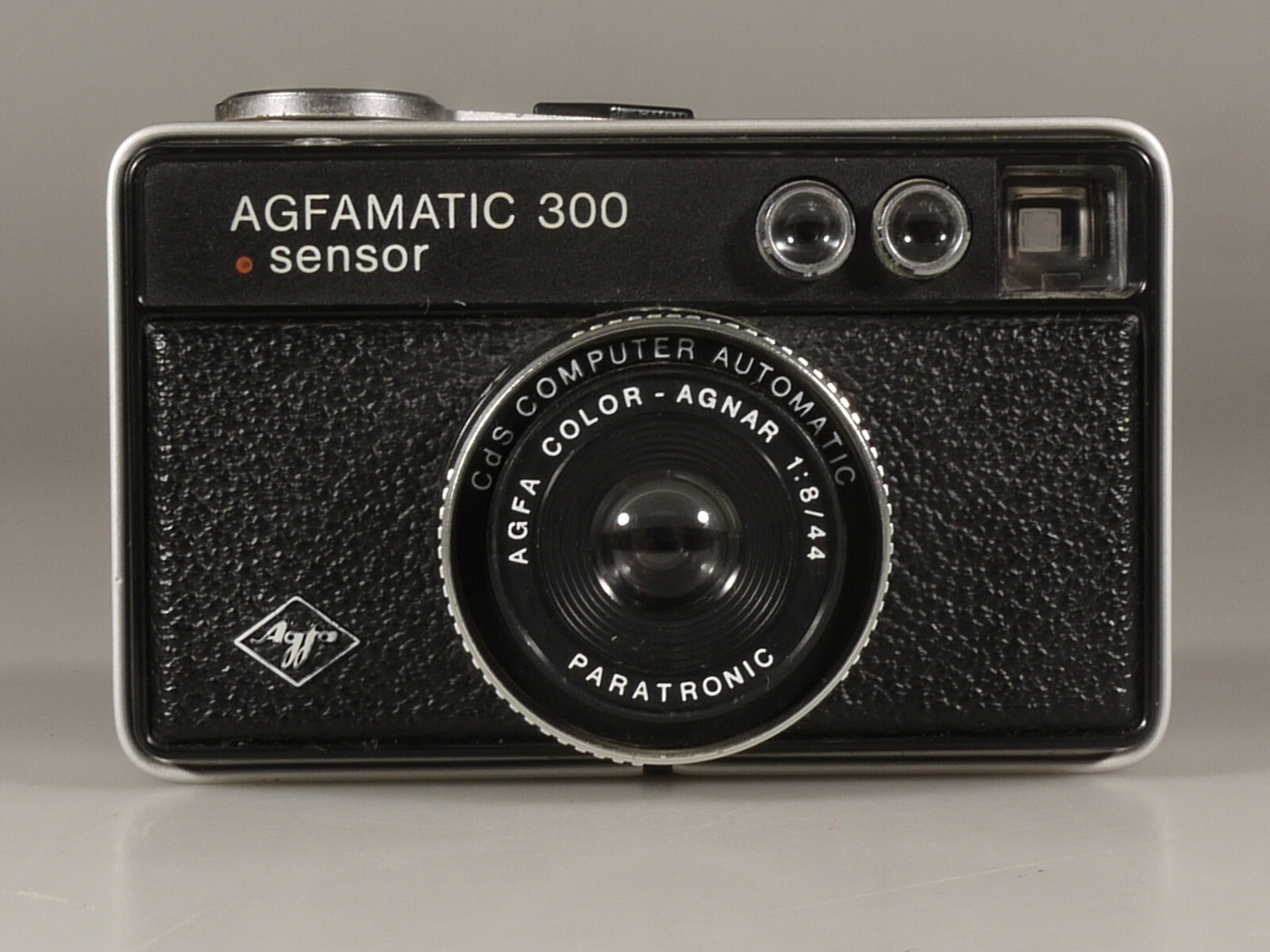 PRL) AGFA AGFAMATIC SENSOR 300 COMPACT CAMERA COLOR AGNAR 1:8/44 PARATRONIC