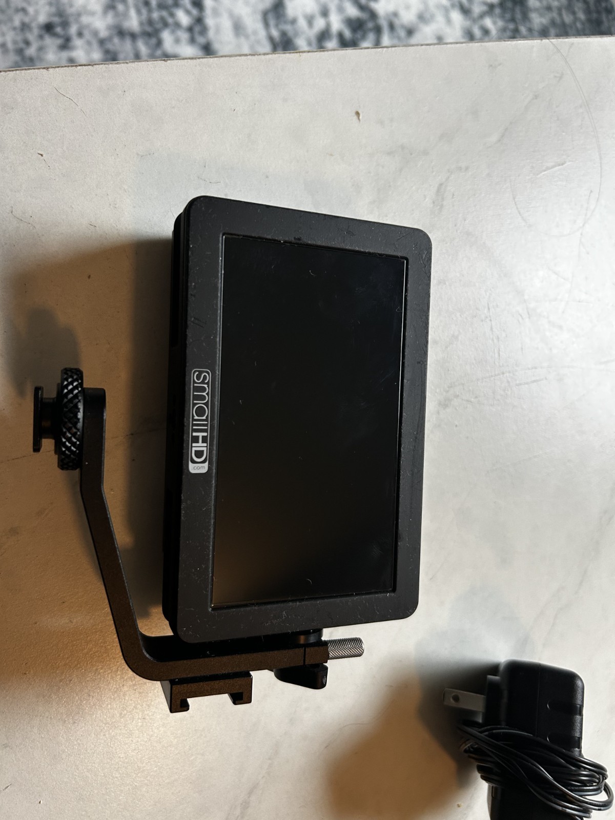SmallHD FOCUS 5″ On-Camera Monitor With Core Battery, Chargers, and Hot Power