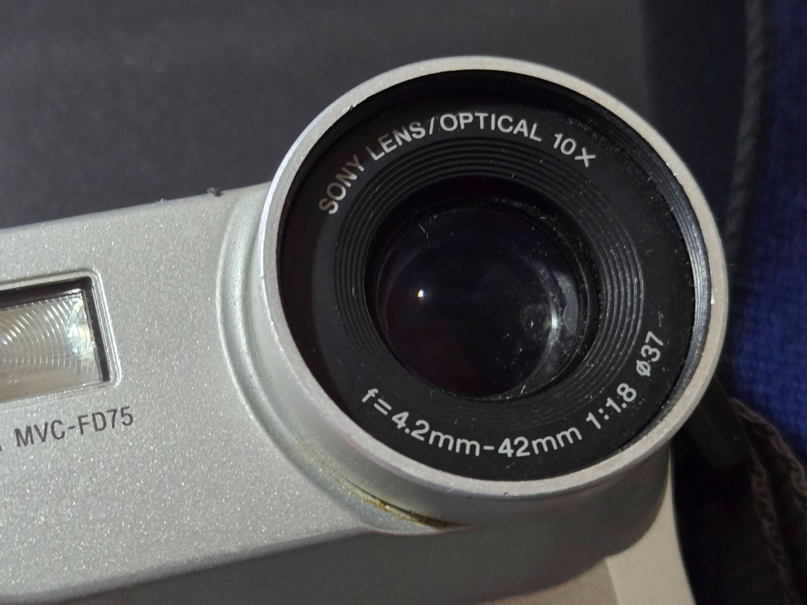 Sony FD Drive 10x Mavica MVC-FD75 Digital Camera Silver