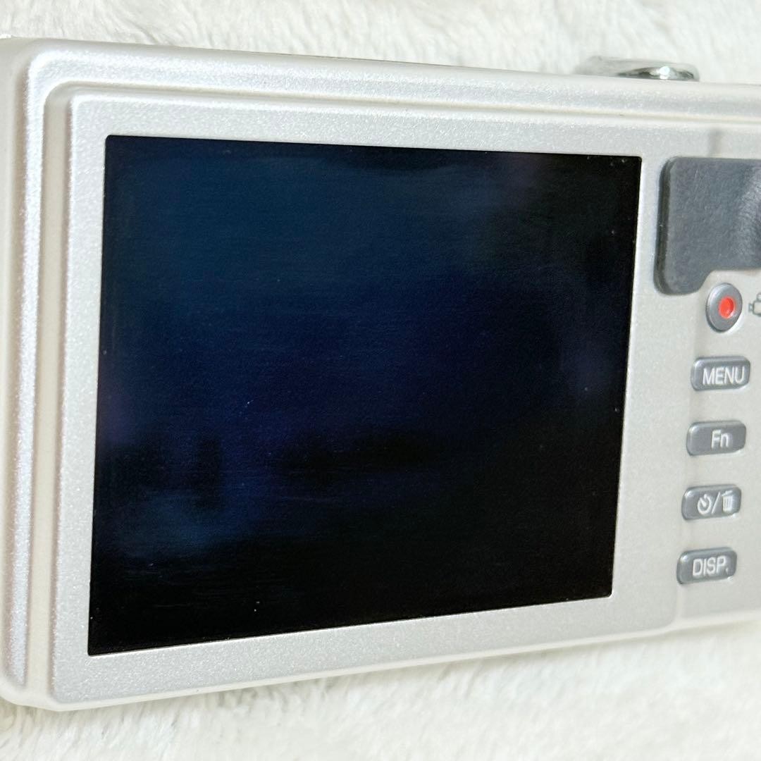 Ships Within 24 Hours. RICOH CX6 Battery With Charger (Silver)
